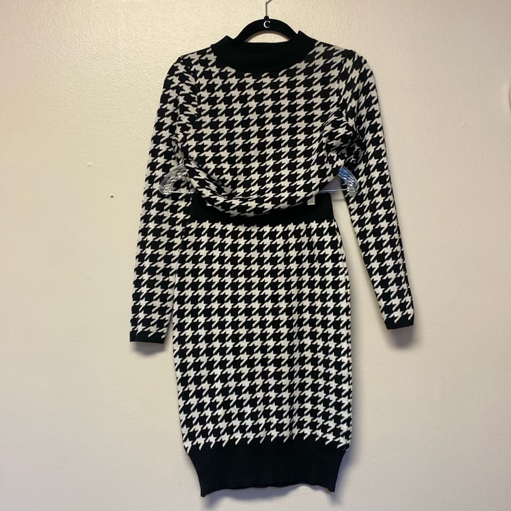 Houndstooth two piece set, long sleeve top with a pencil skirt.